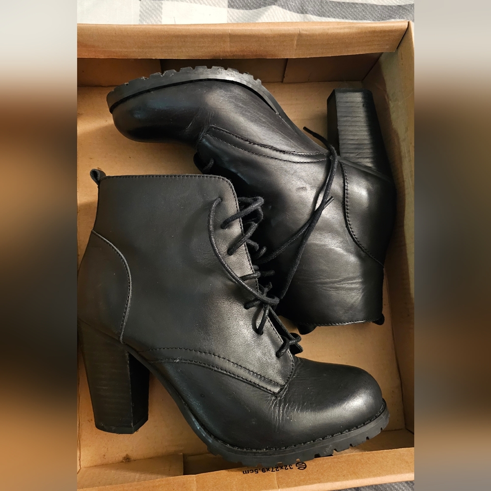 Zigi Soho Black Lace-Up Heeled Boots